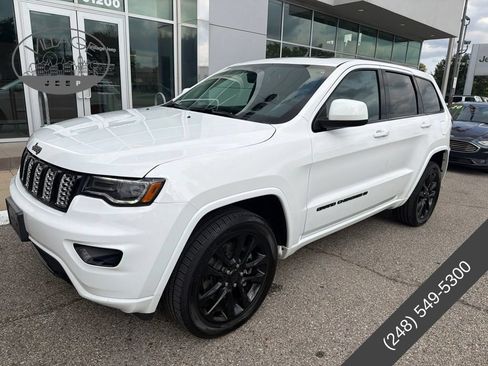 Used 2022 Jeep Grand Cherokee Laredo X AWD/4WD image 3