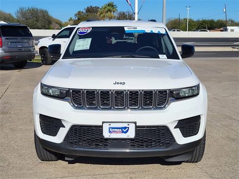 Used 2023 Jeep Grand Cherokee Laredo w/ Luxury Tech Group I image 12