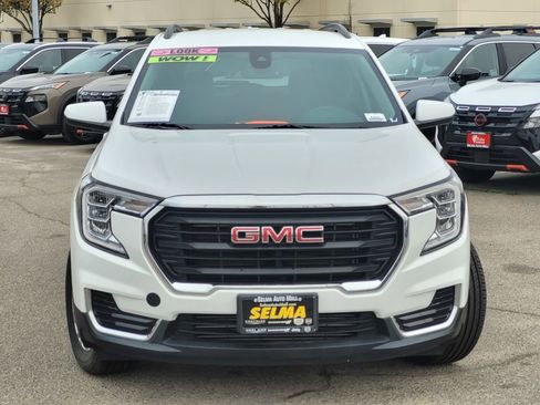 Used 2023 GMC Terrain SLE w/ Driver Convenience Package image 3