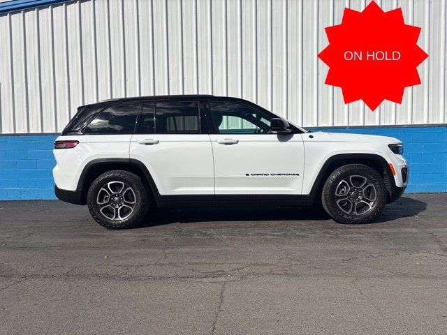 Used 2023 Jeep Grand Cherokee Trailhawk w/ Advanced Protech Group II AWD/4WD image 1