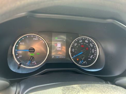 Used 2021 Toyota RAV4 LE w/ Carpet Mat Package (TMS) AWD/4WD image 11
