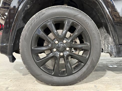 Used 2018 Jeep Grand Cherokee Altitude AWD/4WD image 11