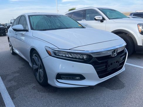 Used 2018 Honda Accord Touring image 2