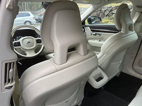 Used 2017 Volvo S90 T5 Momentum w/ Vision Package image 11