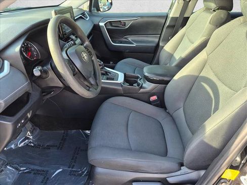 Used 2021 Toyota RAV4 LE AWD/4WD image 14