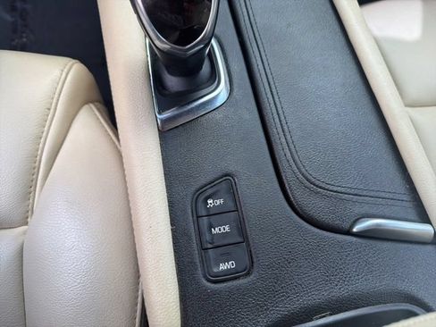 Used 2018 Cadillac XT5 AWD image 16