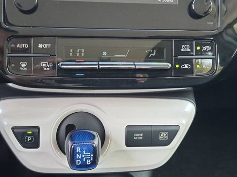 Used 2016 Toyota Prius Two FWD image 21