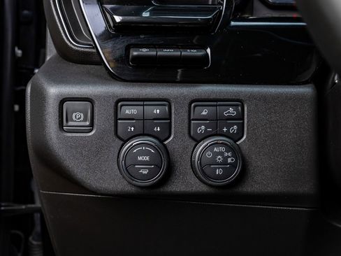 Used 2023 Chevrolet Silverado 1500 ZR2 w/ Technology Package image 21