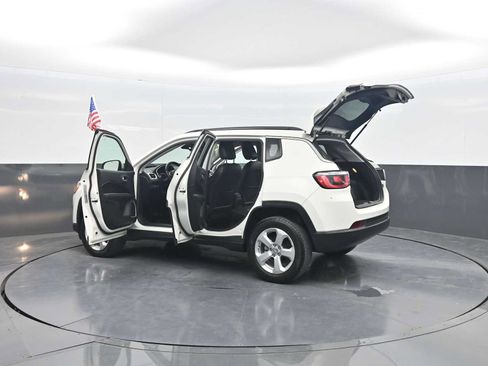 Used 2017 Jeep Compass Latitude w/ Popular Equipment Group AWD/4WD image 55