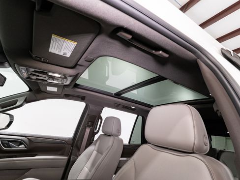 Used 2022 GMC Yukon SLT w/ SLT Luxury Package image 17