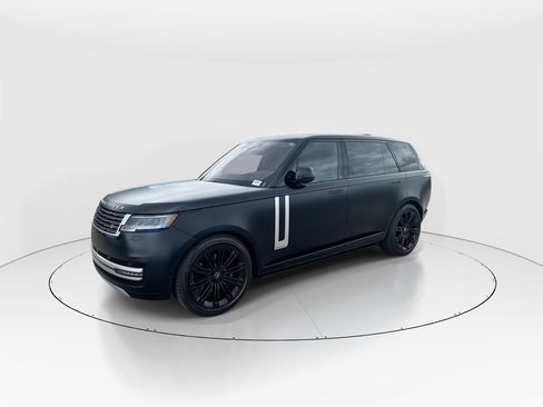 Used 2023 Land Rover Range Rover Long Wheelbase Autobiography image 4