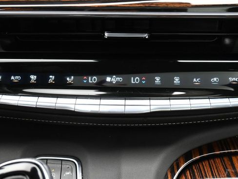 Used 2023 Cadillac Escalade Premium Luxury AWD/4WD image 18
