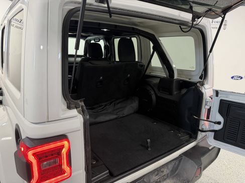 Used 2018 Jeep Wrangler Unlimited Sahara w/ Dual Top Group image 23