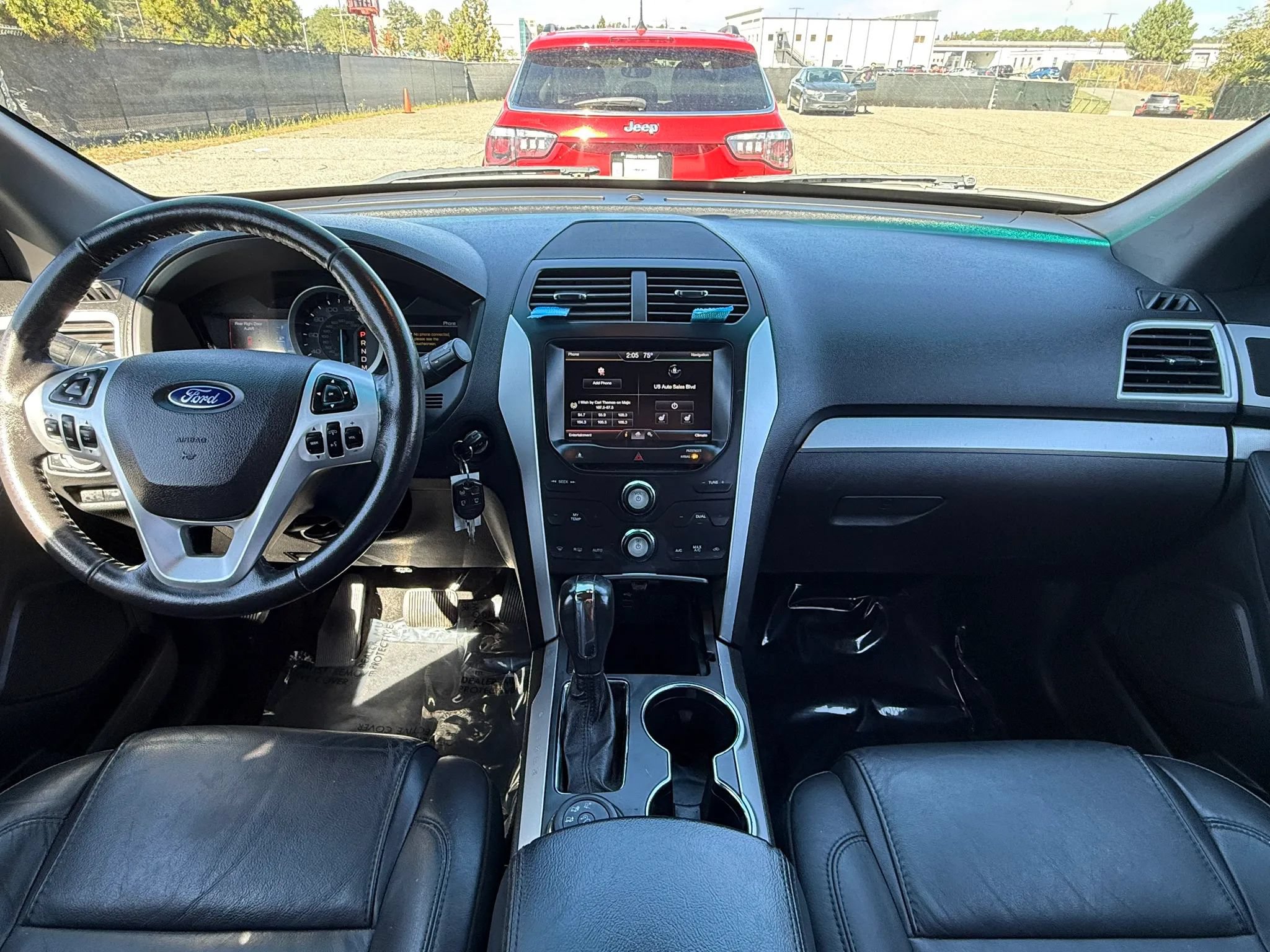 Used 2015 Ford Explorer XLT w/ Equipment Group 202B AWD/4WD image 3