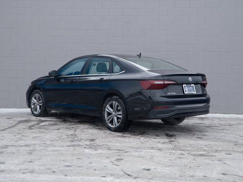 Certified 2024 Volkswagen Jetta SE w/ Panoramic Sunroof Package image 3