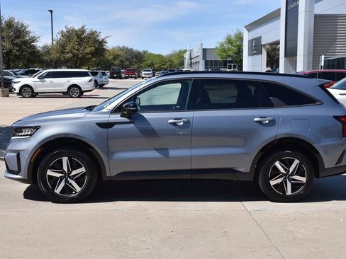 Used 2022 Kia Sorento EX image 12