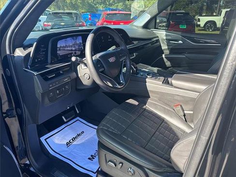 Used 2024 Cadillac Escalade V w/ LPO, ONYX Package image 22