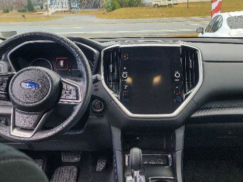 Used 2025 Subaru Ascent Premium image 11