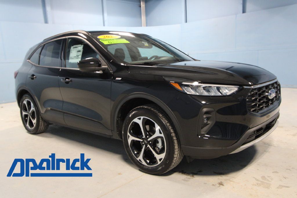 Used 2025 Ford Escape ST-Line Select w/ Class II Trailer Tow Package AWD/4WD image 1