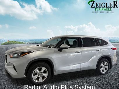 Used 2022 Toyota Highlander LE