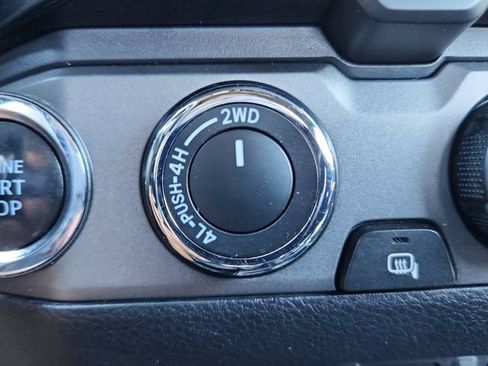 Used 2017 Toyota Tacoma TRD Off-Road w/ Premium & Technology Package AWD/4WD image 34