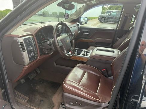 Used 2015 Chevrolet Silverado 1500 High Country w/ High Country Premium Package AWD/4WD image 3