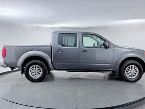 Used 2018 Nissan Frontier SV AWD/4WD image 8