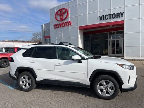 Used 2021 Toyota RAV4 XLE image 1