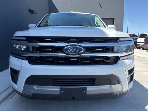 Used 2022 Ford Expedition Max Limited RWD image 2
