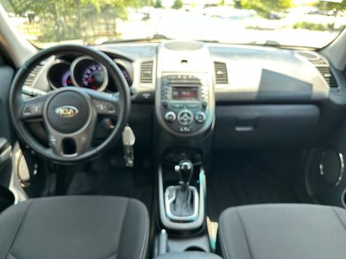 Used 2013 Kia Soul + w/ Audio Pkg FWD image 28