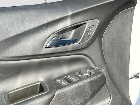 Used 2022 Chevrolet Equinox LT image 17