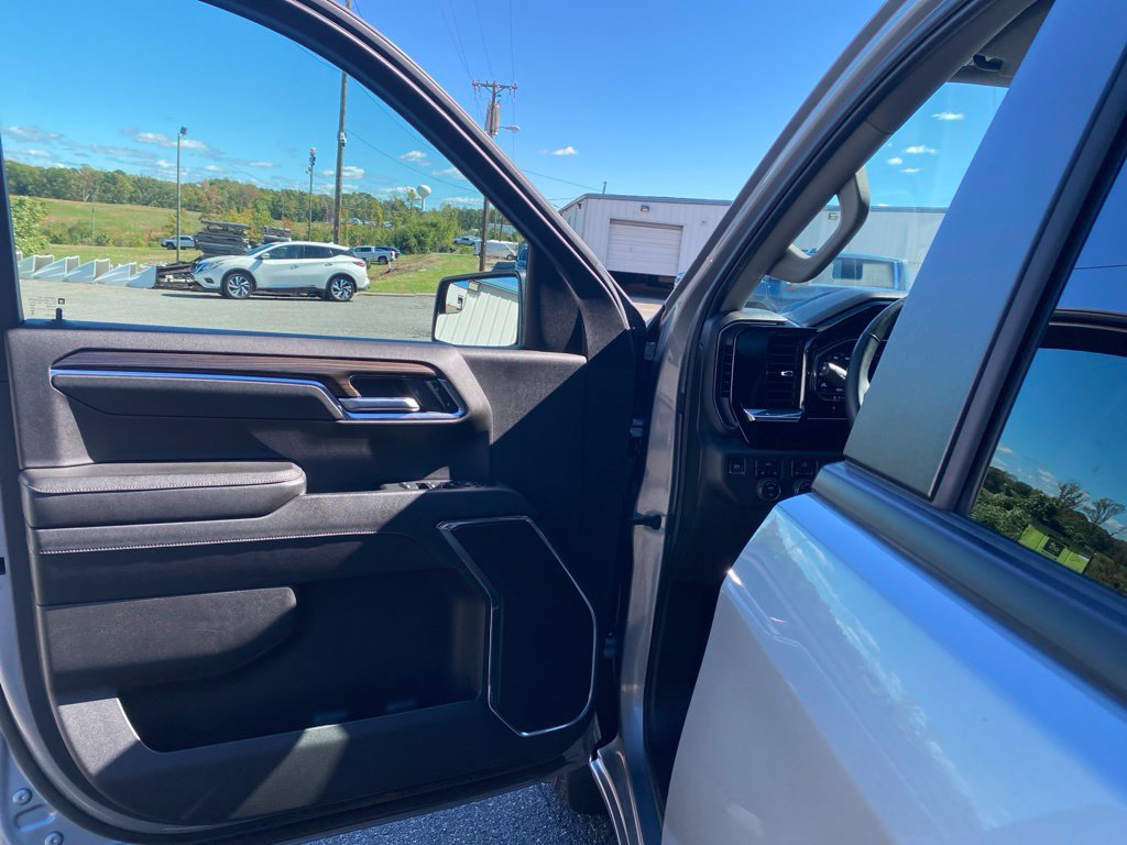 Used 2024 Chevrolet Silverado 1500 LT AWD/4WD image 18