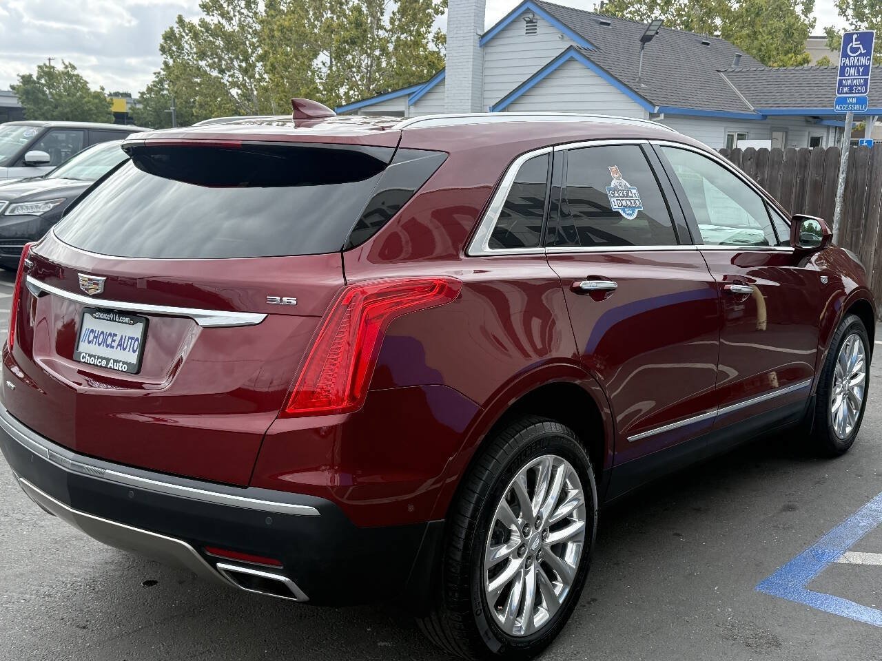 Used 2018 Cadillac XT5 Platinum w/ Driver Assist Package AWD/4WD image 4