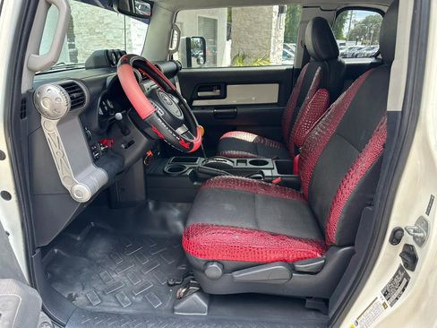 Used 2013 Toyota FJ Cruiser 2WD w/ Upgrade Pkg image 30