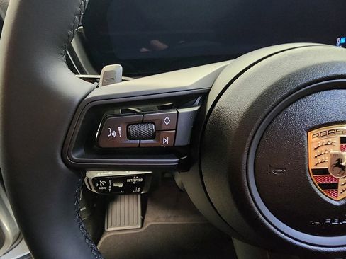 Used 2025 Porsche Cayenne image 9