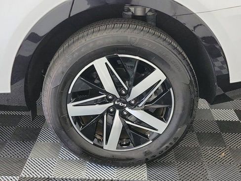 Certified 2023 Kia Sorento EX w/ Panoramic Sunroof Package FWD image 11