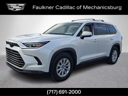 Used 2024 Toyota Grand Highlander XLE image 3