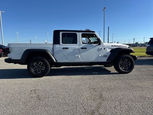 Used 2025 Jeep Gladiator Mojave w/ Convenience Group AWD/4WD image 7