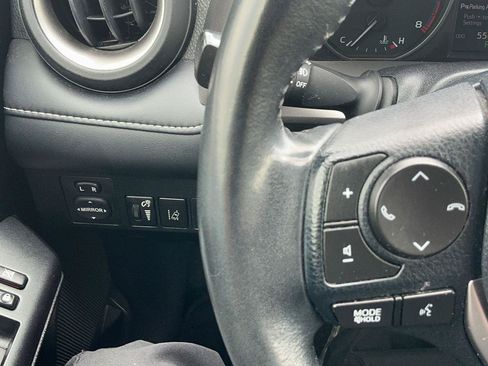Used 2018 Toyota RAV4 XLE AWD/4WD image 14
