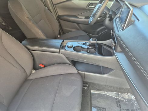 Used 2024 Nissan Rogue S AWD/4WD image 16
