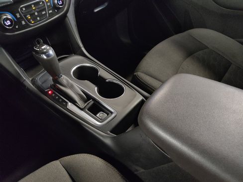 Used 2020 Chevrolet Equinox LT w/ Driver Convenience Package FWD image 26