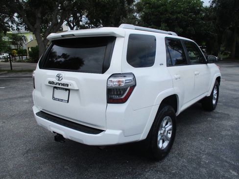 Used 2017 Toyota 4Runner SR5 Premium image 8