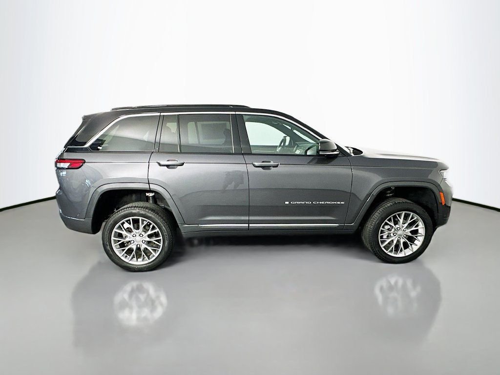 Used 2025 Jeep Grand Cherokee Summit AWD/4WD image 8