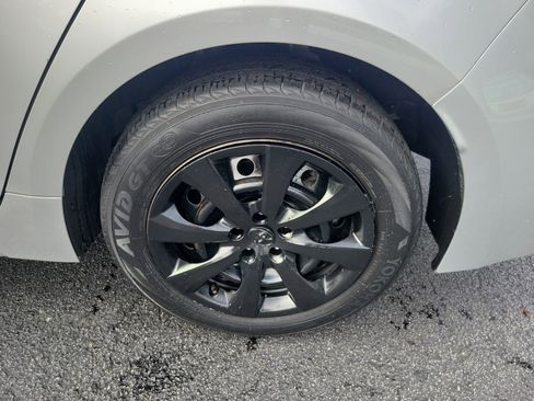 Used 2022 Toyota Corolla LE image 29