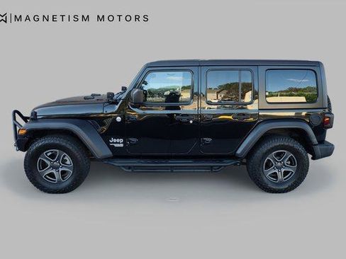 Used 2018 Jeep Wrangler Unlimited Sport S AWD/4WD image 3