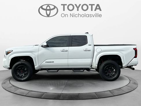 Used 2025 Toyota Tacoma SR5 image 3