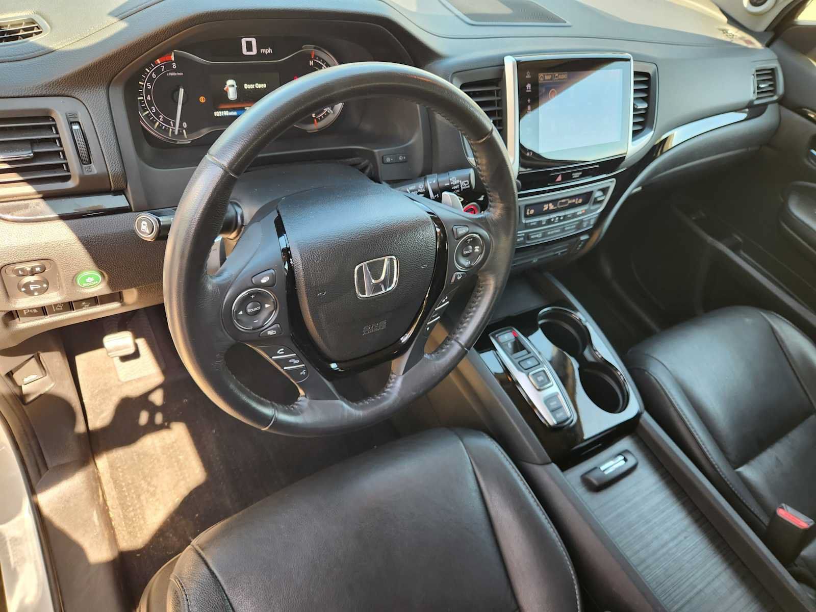 Used 2017 Honda Pilot Touring image 2