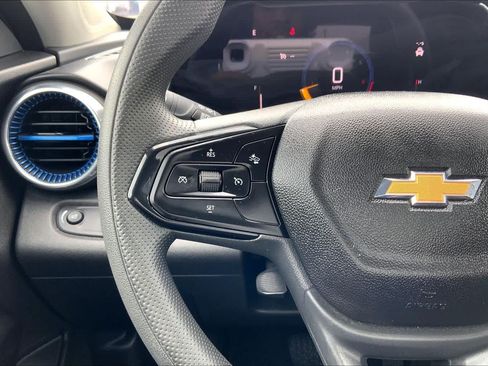 Used 2025 Chevrolet Trax LT FWD image 22