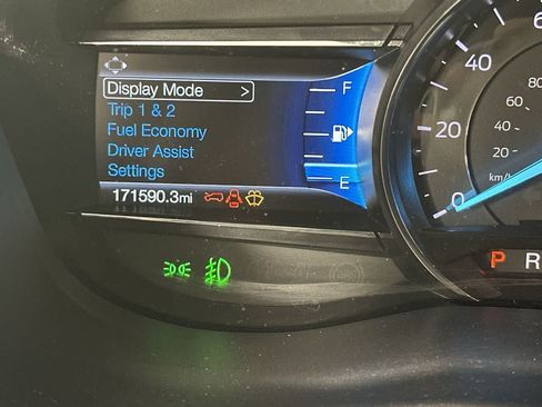 Used 2018 Ford Explorer XLT w/ Equipment Group 202A FWD image 21