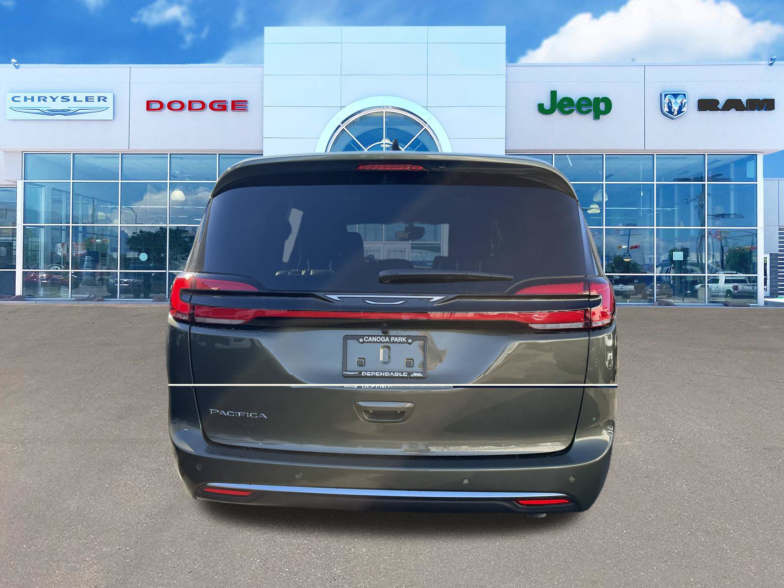 New 2027 Chrysler Pacifica Select FWD image 9